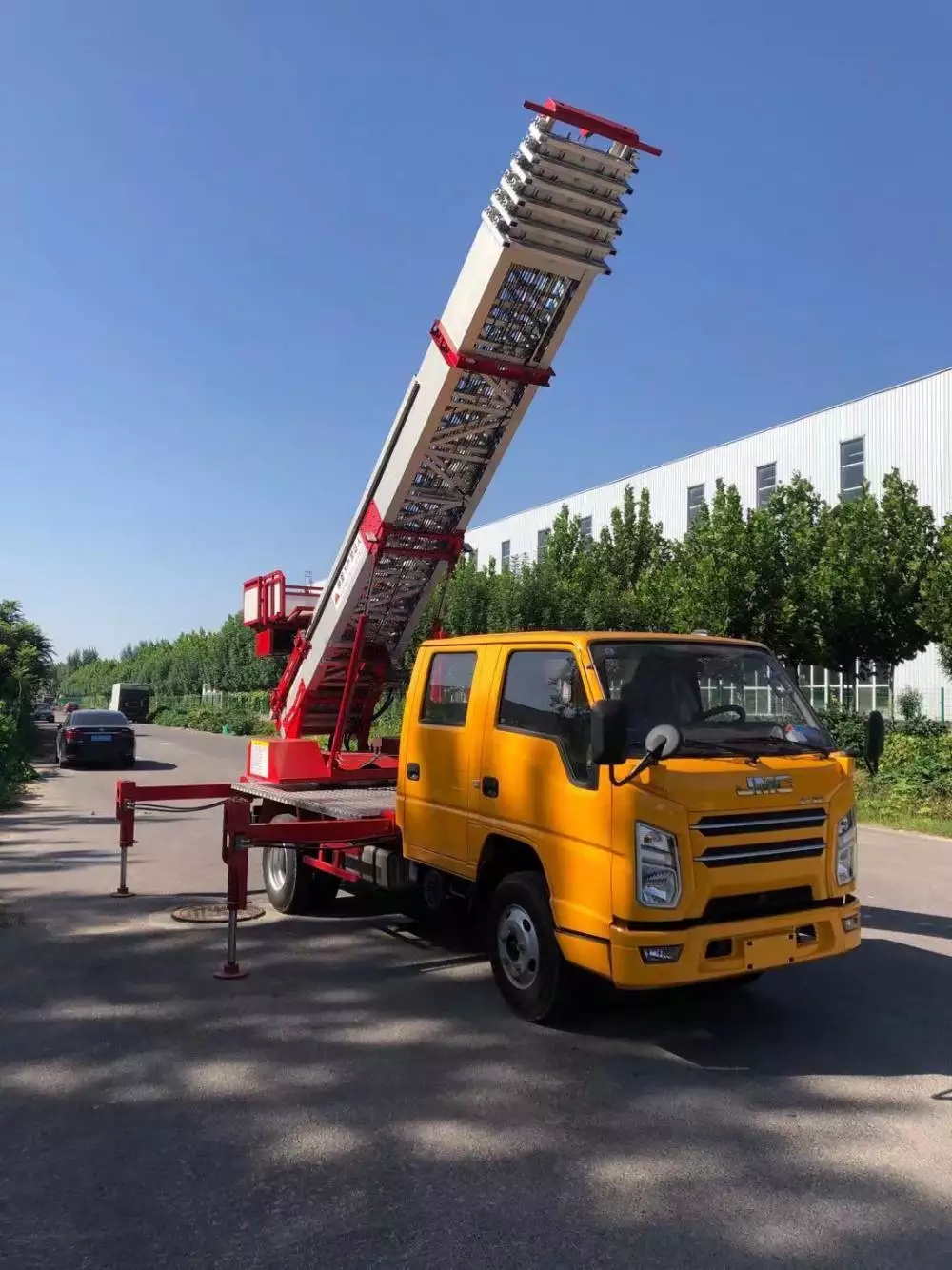 荣成附近的云梯车出租服务：轻松解决高空作业需求