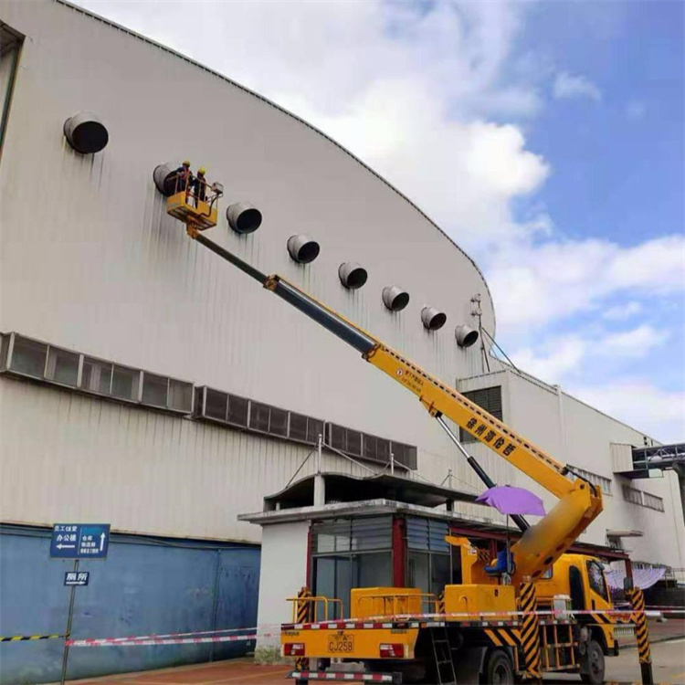 荣成高空作业车出租服务：专业广告牌安装解决方案