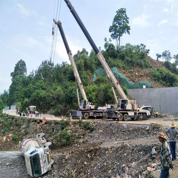 荣成汽车掉沟里叫吊车救援要多少钱