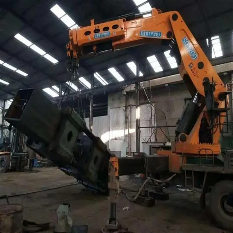 荣成130吨折臂吊车出租吊机租赁附近电话